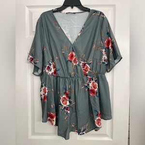 🌸BloomChic Floral Patterned Top